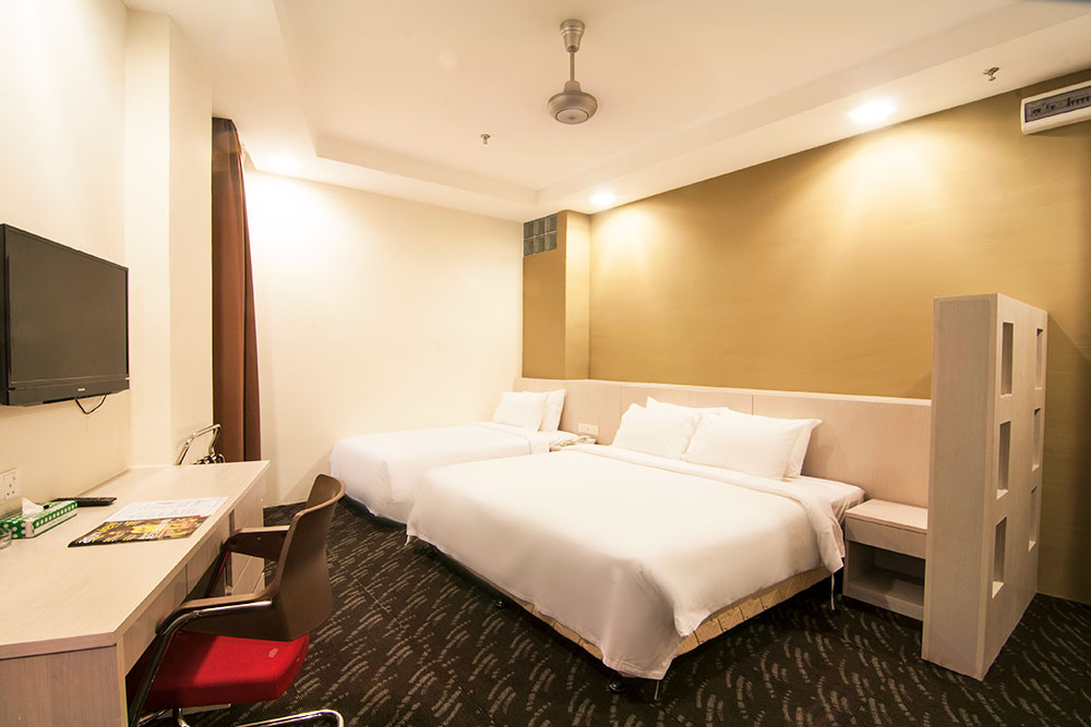 family-suite-room-02